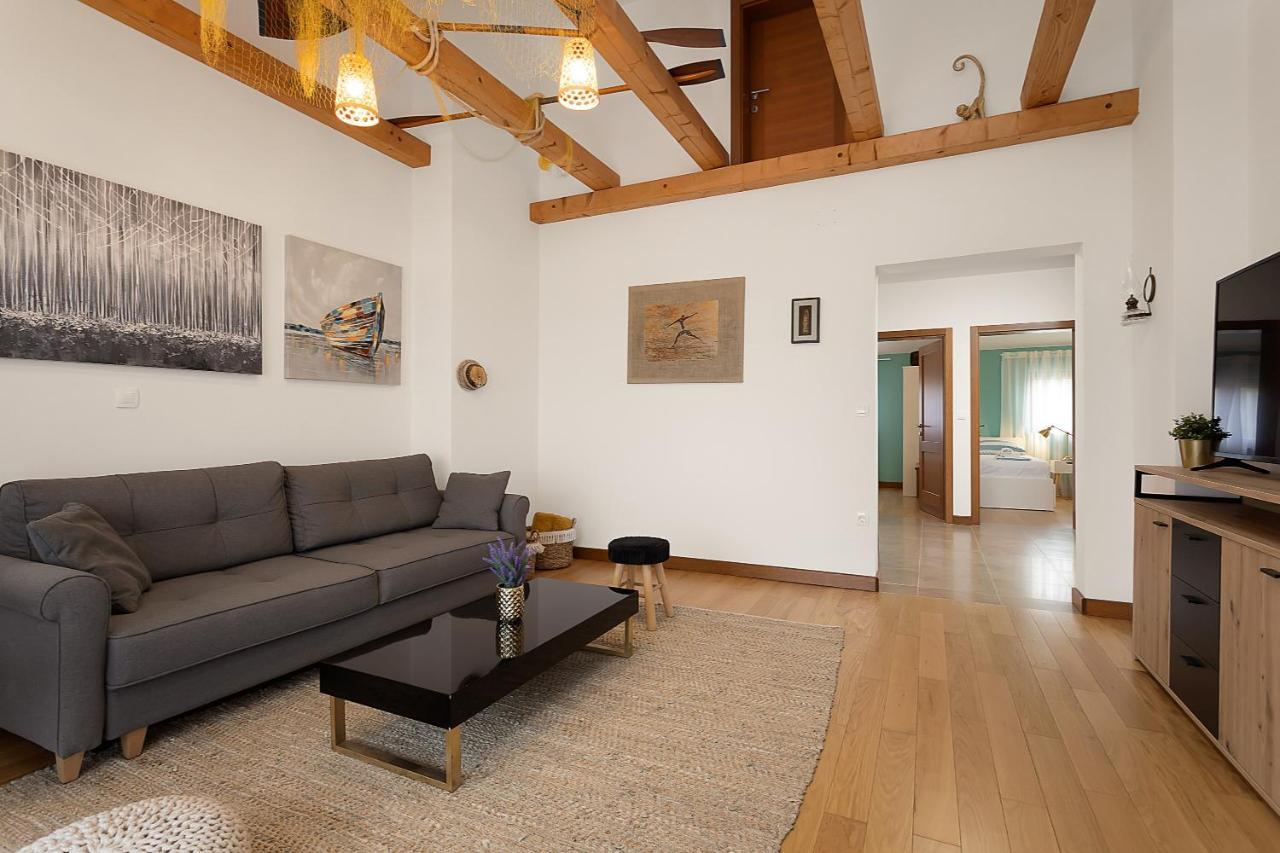 Apartments Cesare With Shared Pool Liznjan Ngoại thất bức ảnh