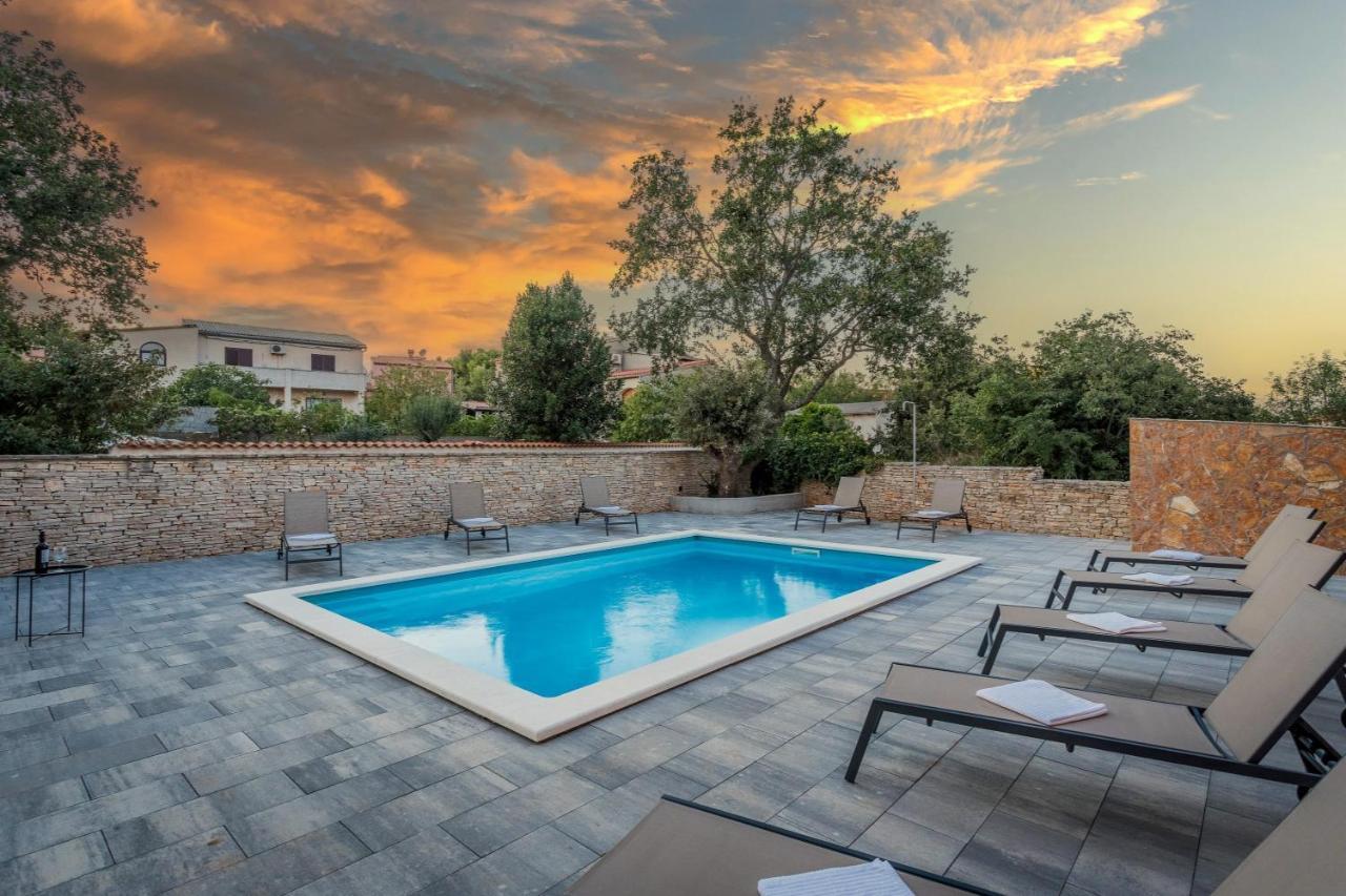Apartments Cesare With Shared Pool Liznjan Ngoại thất bức ảnh