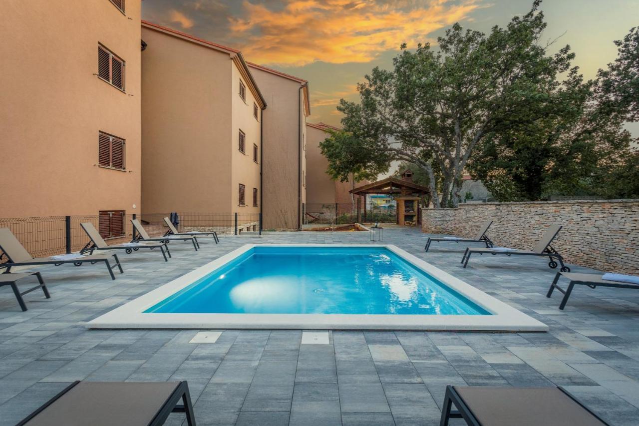 Apartments Cesare With Shared Pool Liznjan Ngoại thất bức ảnh