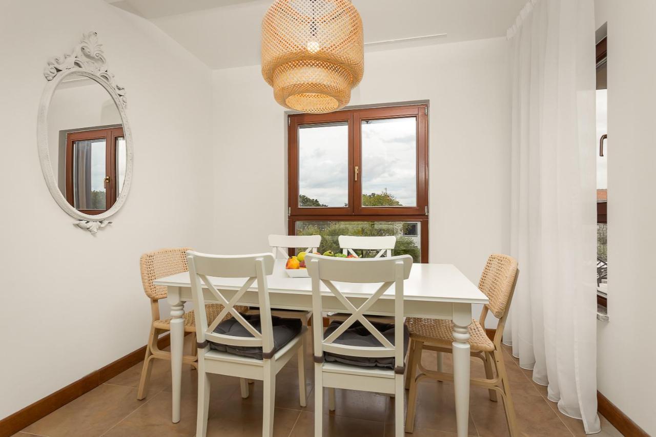 Apartments Cesare With Shared Pool Liznjan Ngoại thất bức ảnh